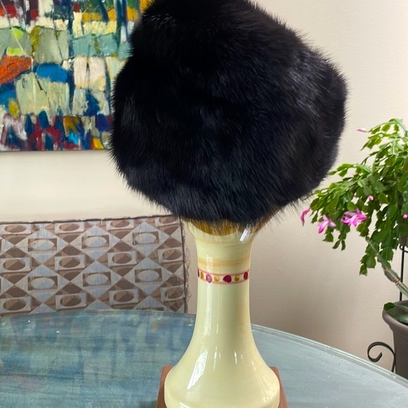 Vintage Black Mink Hat, from the 60’s - Picture 6 of 15